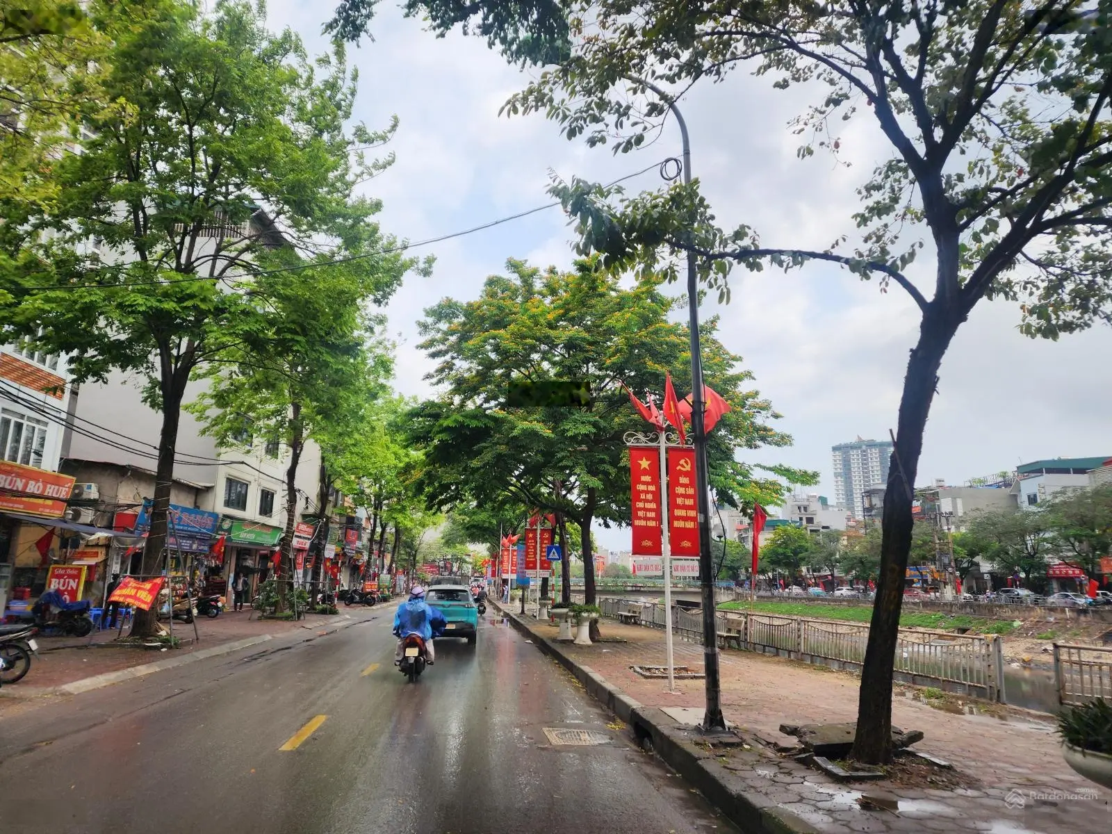 Bán nhà mặt phố Vũ Tông Phan, 39,8 tỷ, 130m2, lô góc, vỉa hè kinh doanh.