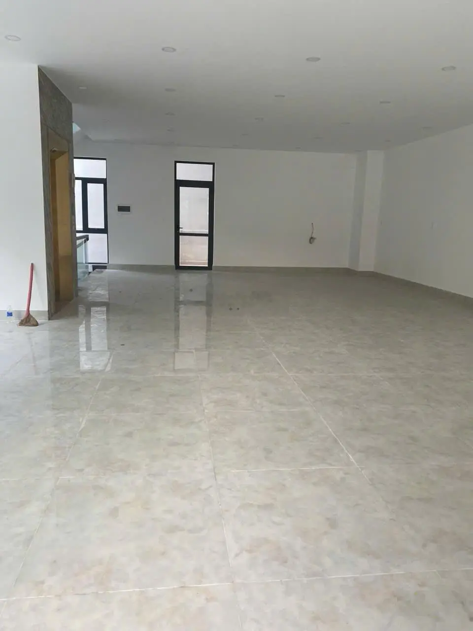 Cần bán gấp - Căn góc 2 mặt thoáng - Vị trí đắc địa - 13x22m - Nhà hoàn thiện - Đã có sẵn sổ hồng