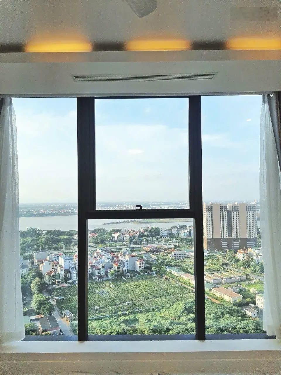 Bán căn hộ 3 ngủ/104m2 Sunshine City Ciputra tầng cao view sông Hồng