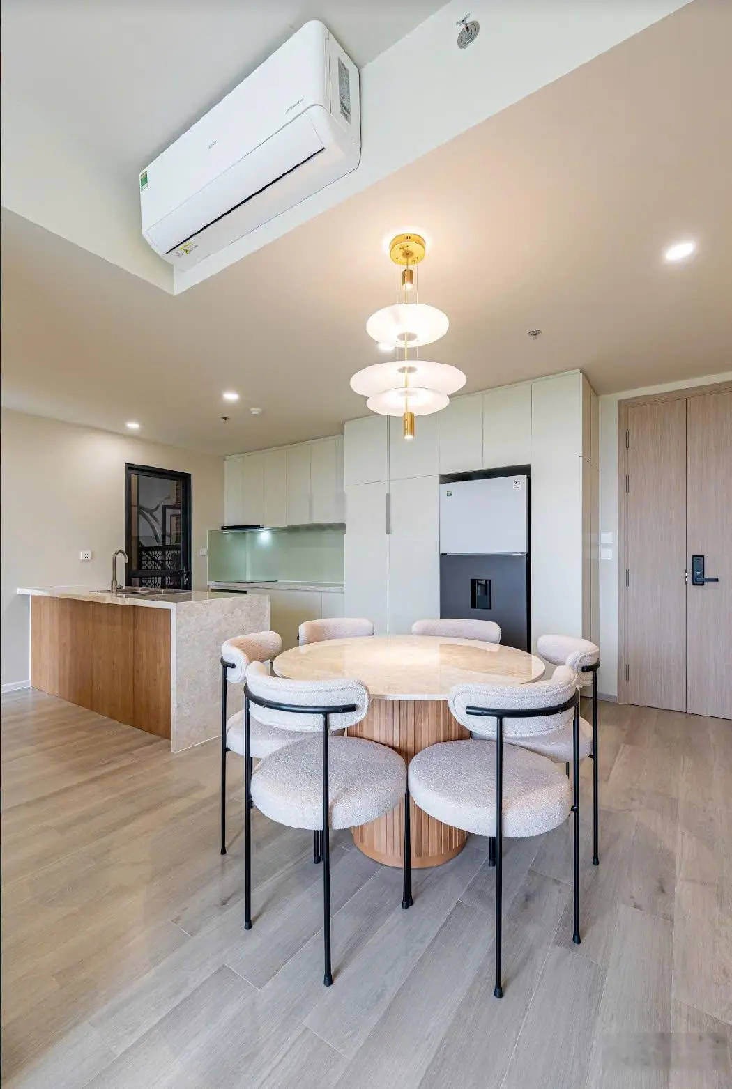 Cặn hộ 3PN Lumiere Boulervard full nội thất giá 8,5 tỷ. Chỉ cần thanh toán 2,7 tỷ nhận nhà ở ngay