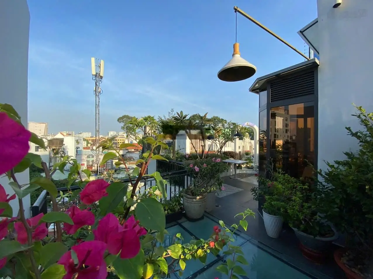 Nhà đẹp mới XD, có thang máy, ngay công viên HVT, gần sân bay, Đ. Phạm Văn Hai, TB, DT 6,85x9,2m