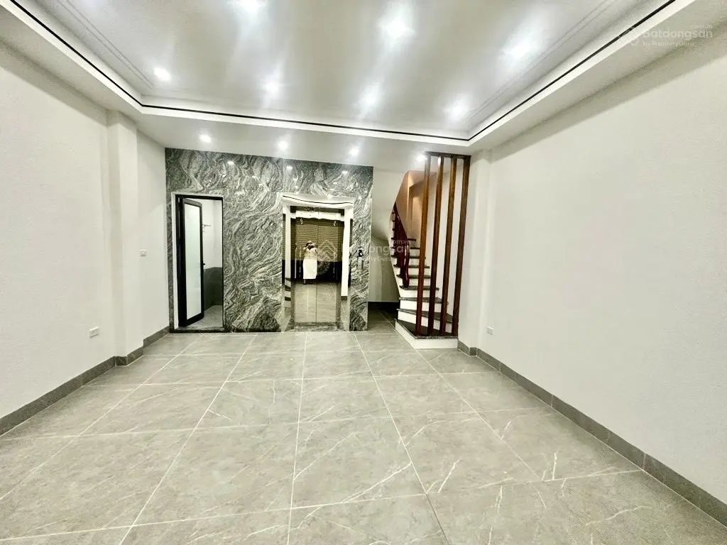 Bán nhà Cổ Linh hơn 10 tỷ - 6 tầng - full nội thất - thang máy gara ô tô pháp lý chuẩn, sổ vuông