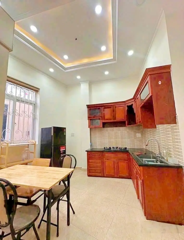 Bán gấp nhà 3 tầng khu đồng bộ có khu vui chơi ngay đường đặng văn bi, cách xa lộ hà nội 300m