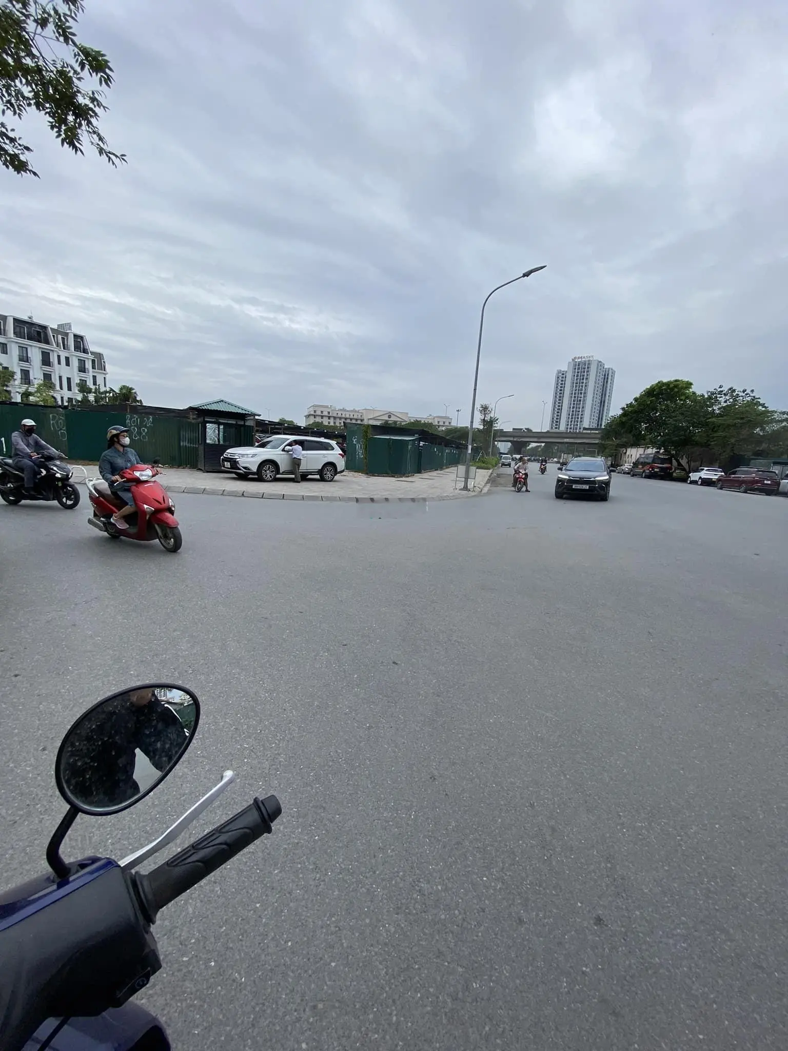 Bán nhà liền kề khu vip - kinh doanh - 2 thoáng - vỉa hè 2 bên rộng - DT 83m2 - MT 5m - giá 26,2 tỷ