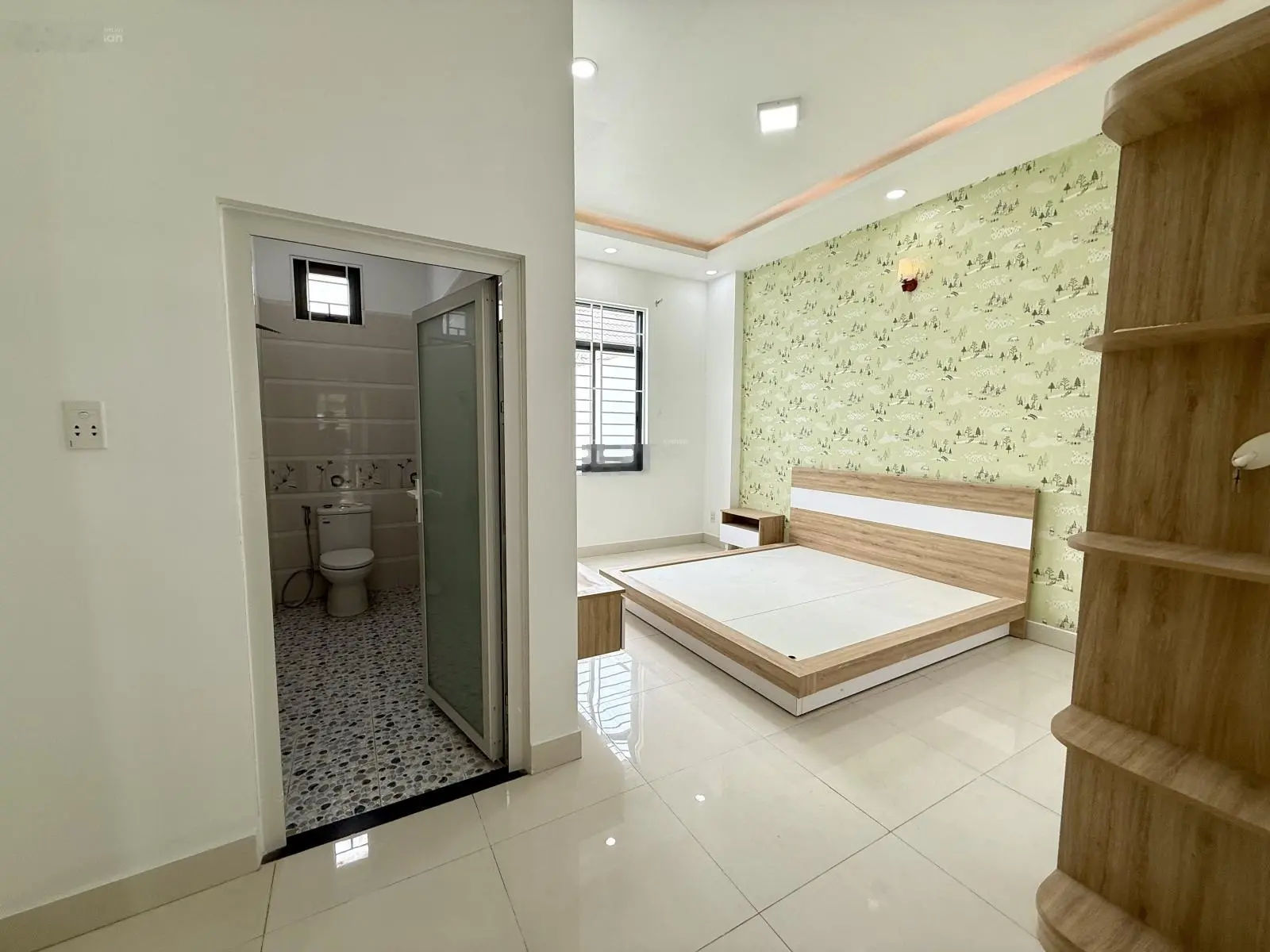 Bán nhà KDC Hiệp Thành 3, nhà 1 trệt 2 lầu 4 phòng ngủ, sân oto nhà đã hoàn công