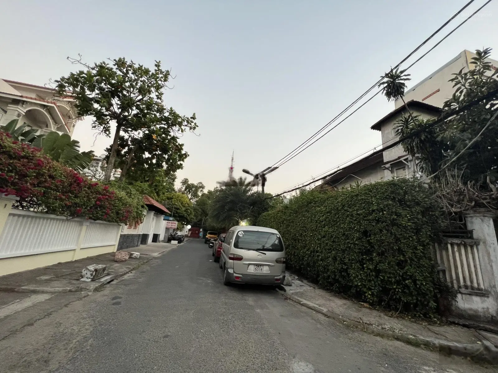 Bán Villas hẻm xe hơi Nguyễn Trọng Tuyển nhà vuông vức 2 tầng áp mái, 35 tỷ