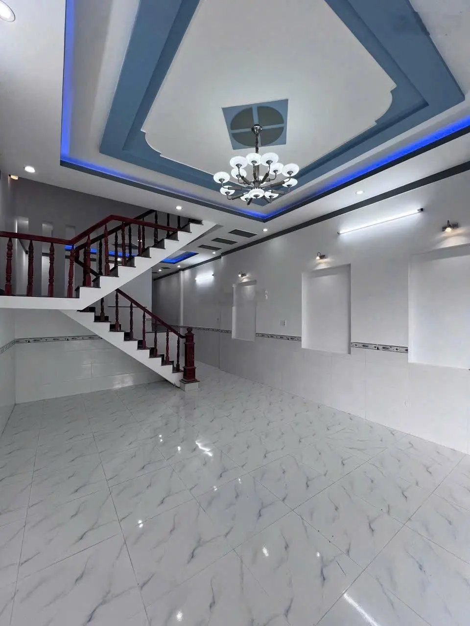 Nhà thanh lí của ngân hàng giá tốt , nhà mới dọn vào ở được , pháp lý chuẩn