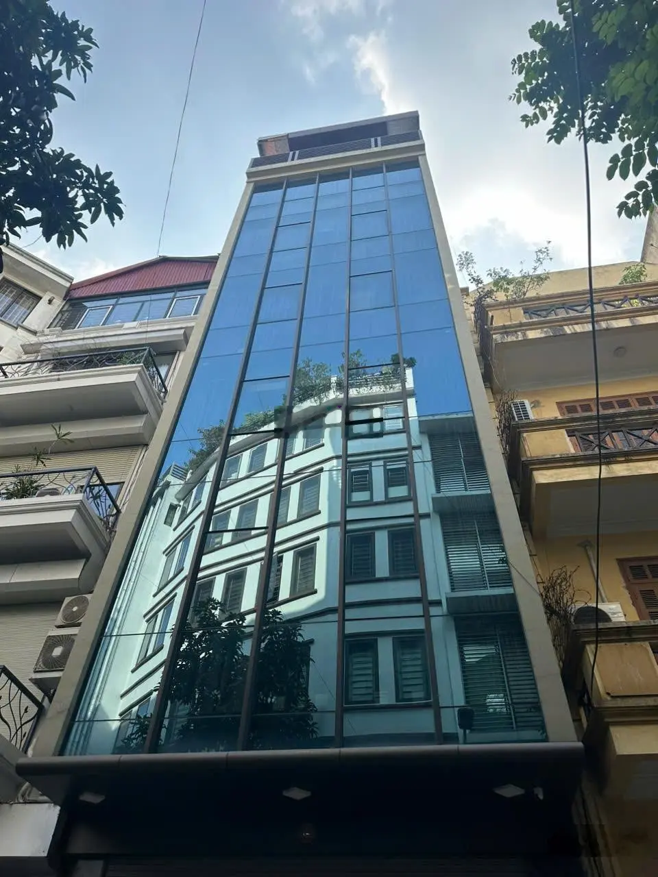 Hiếm!!1.0.2!!bán nhà đỗ quang-65m2-7 tầng thang máy-thông sàn- kinh doanh-ôtô tránh-32tỷ0394 743 ***