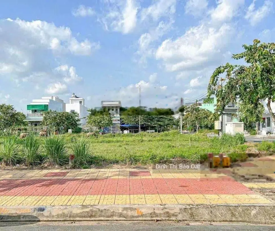Cần bán gấp đất Đ. Hùng Vương, P7, Bến Tre gần THCS Mỹ Hòa, 120m2/550tr view sông, thổ cư 100%, SHR