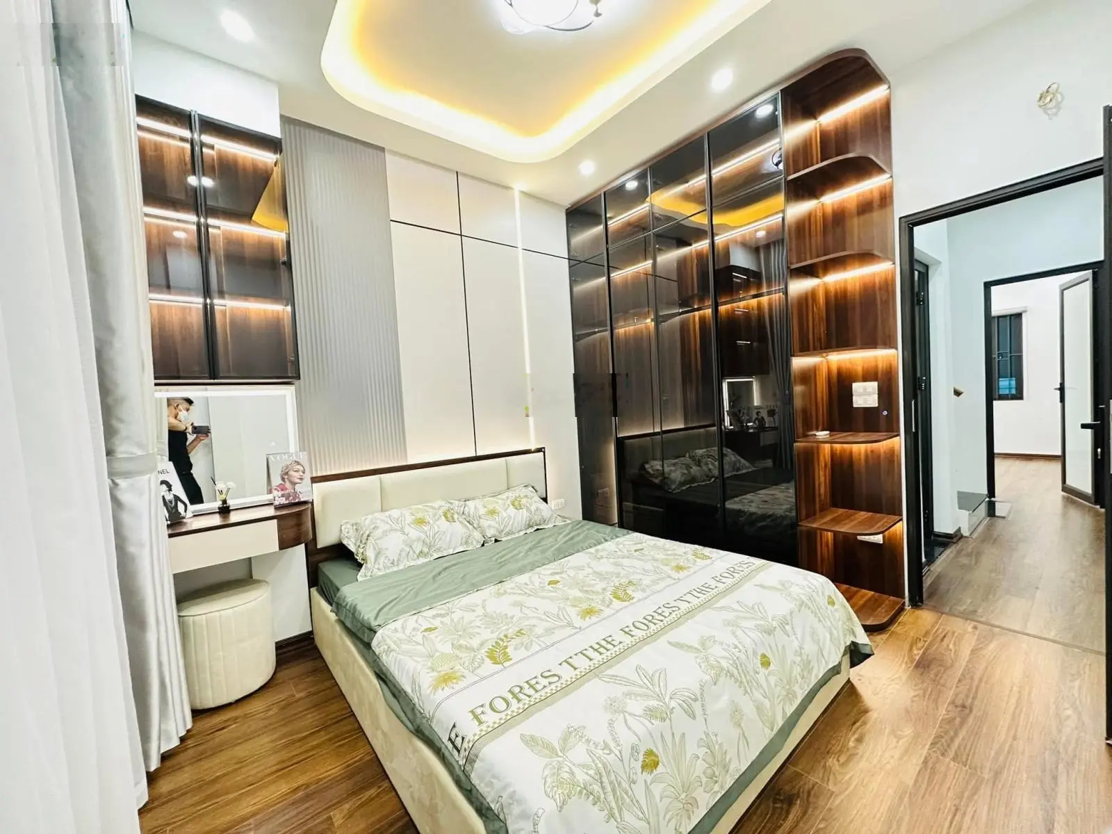 Đường Láng. Nhà đẹp, thoáng, ngõ thông, 15m ra ô tô tránh, 50m ra phố