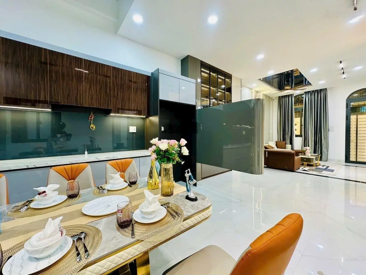 Bán villa tô hiến thành - quận 10 nhà đẹp - ngang đẹp 6,5m - 4 tầng full nội thất xịn xò