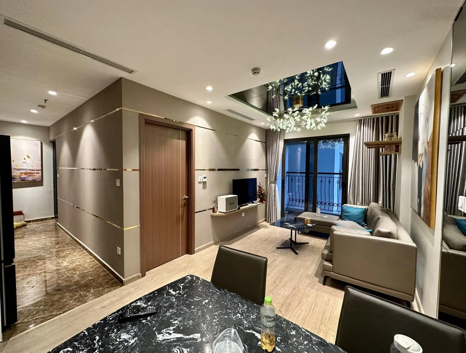 Chính chủ cần bán gấp căn 3PN, 110m2 tại Vinhomes Sky Lake giá 8 tỷ view hồ LH: 0865 859 ***