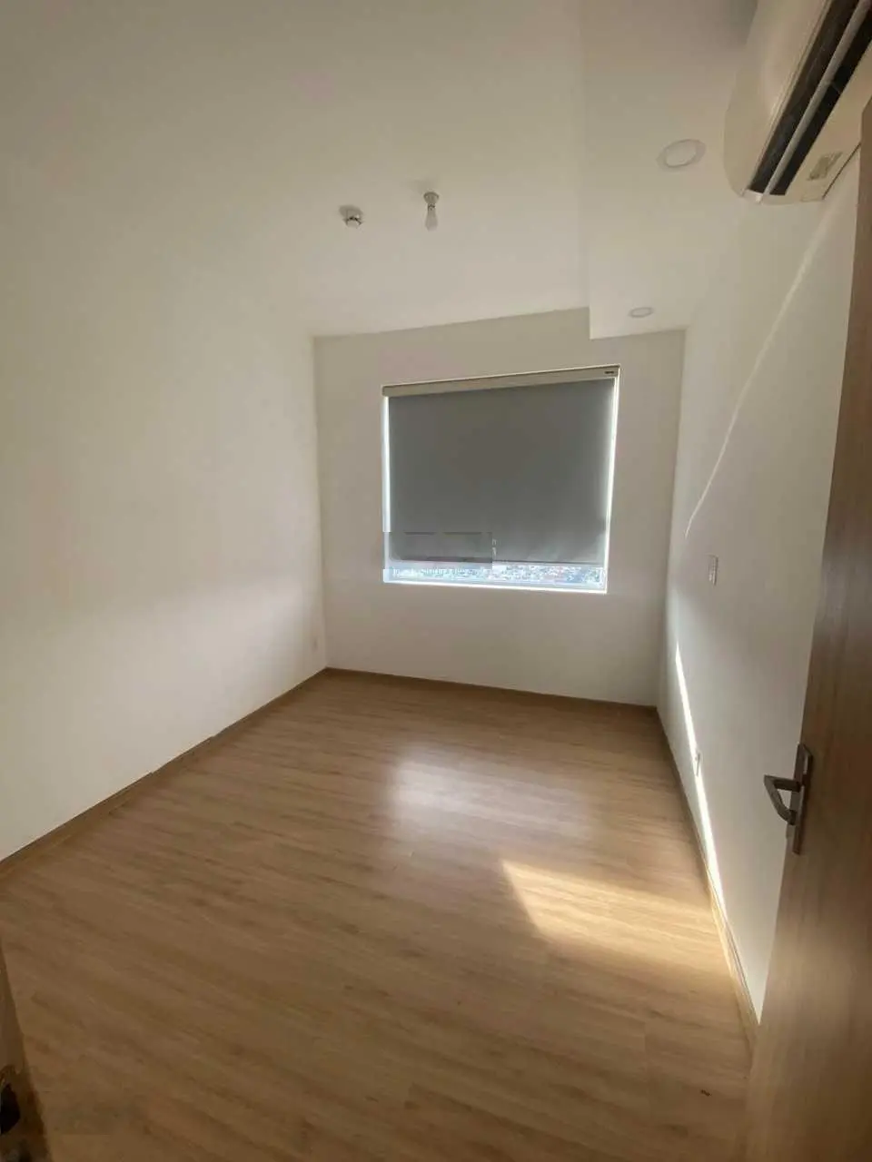 Bán căn góc 2pn giá chỉ 3.2 tỷ có nội thất view đẹp tầng đẹp giá chính chủ
