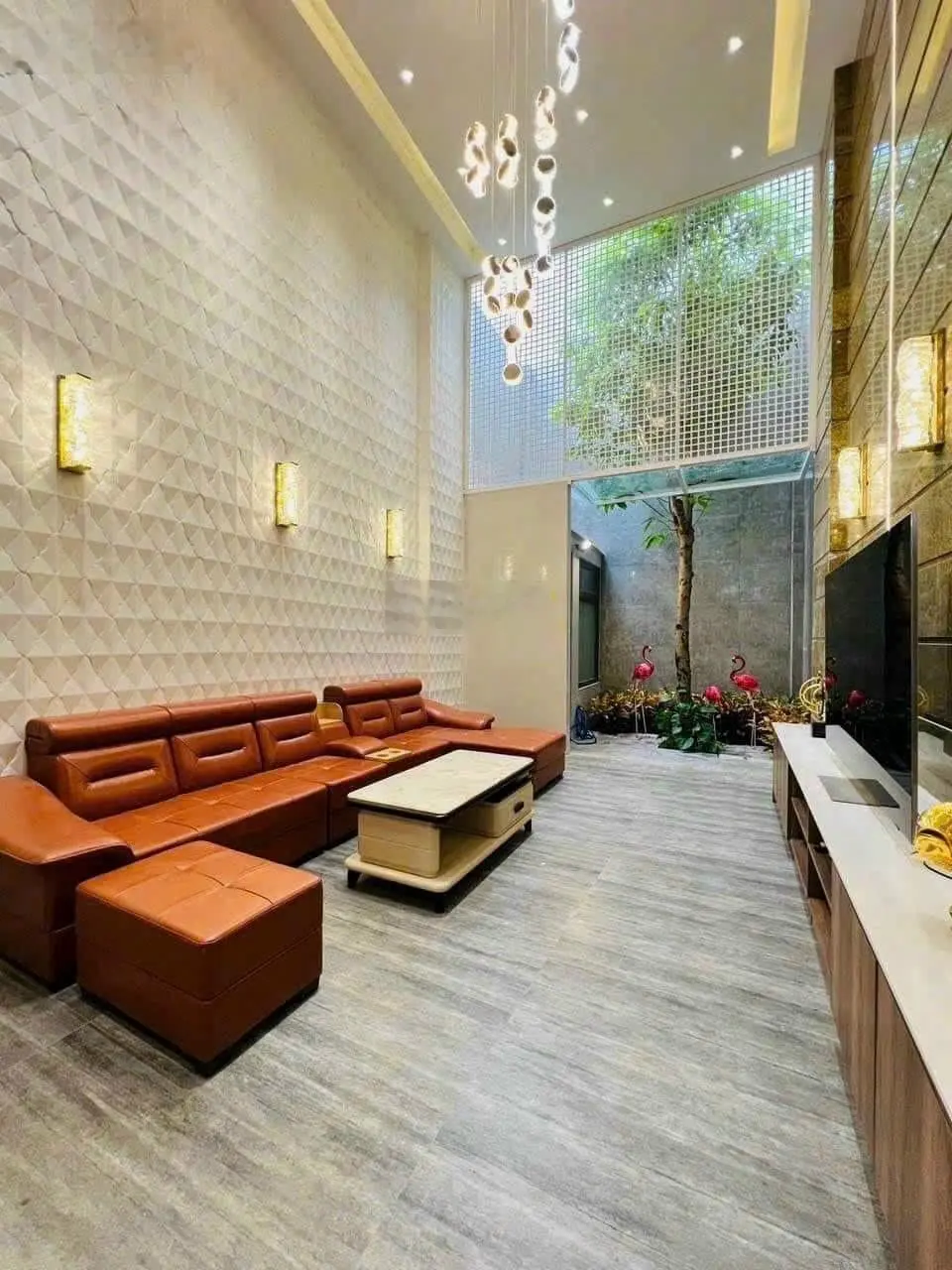 MT Tôn Thất Tùng, P. Bến Thành, Quận 1. 4.4 x17m 4 lầu HĐT: 80tr giá 32 tỷ TL