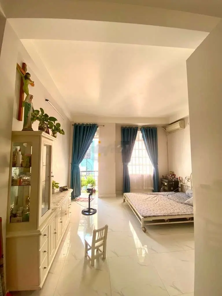 Bán nhà Tân Bình , hẻm 8m , 33m2 xây 5 tầng