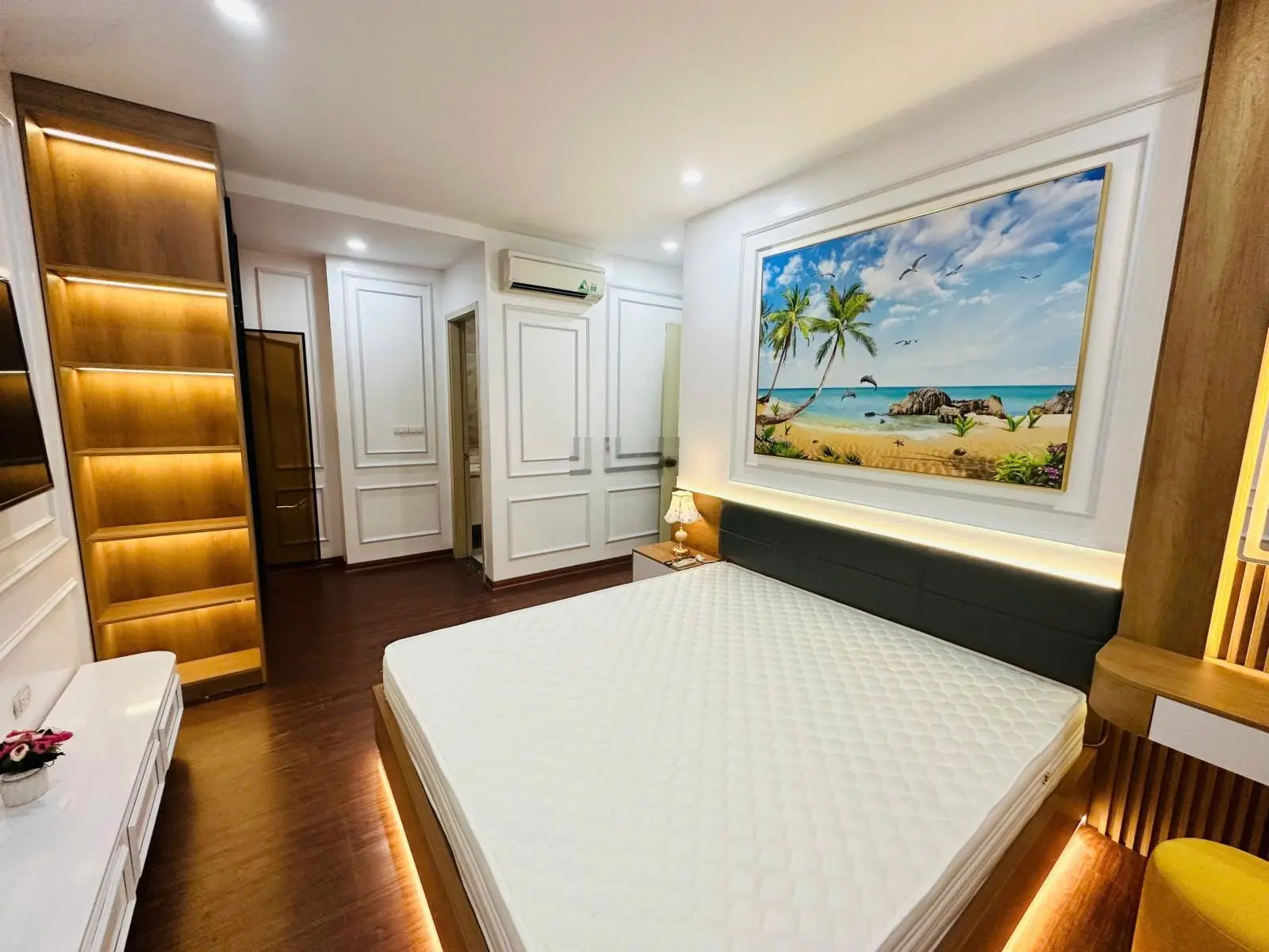 Bán gấp căn hộ 110m2, giá 8,7 tỷ, chung cư Royal City, 2PN 2WC