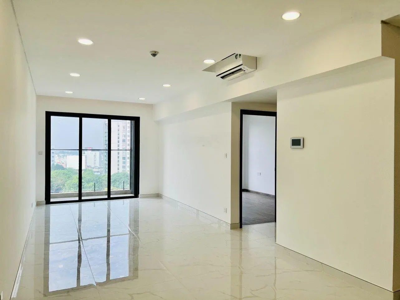 Kẹt tiền cần bán gấp căn Diamond Brilliant 96m2 2PN-2WC nhà mới CĐT, view đẹp thoáng mát