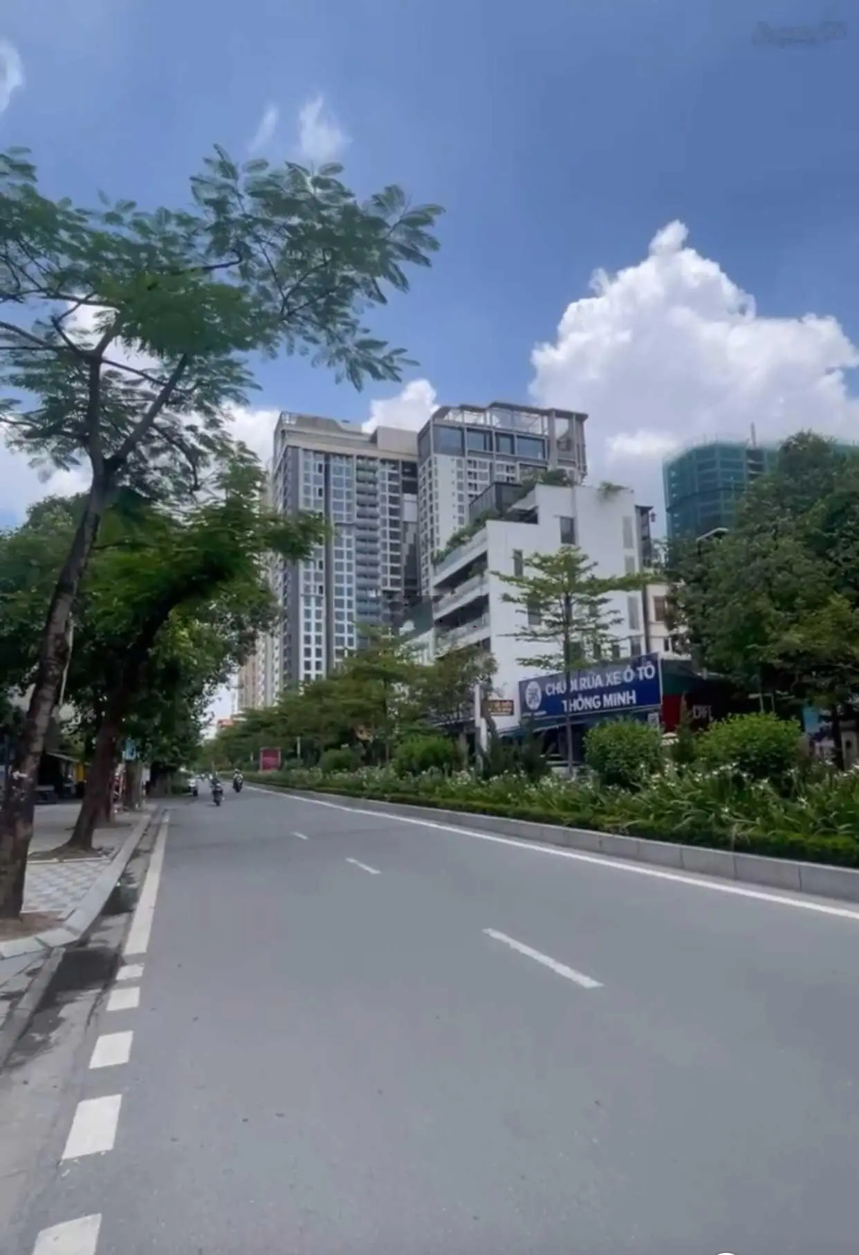 Bán biệt thự phố Lạc Long Quân - Tây Hồ 166m2, MT 14m, 3 tầng. Vị trí đẹp. Giá bán 43 tỷ