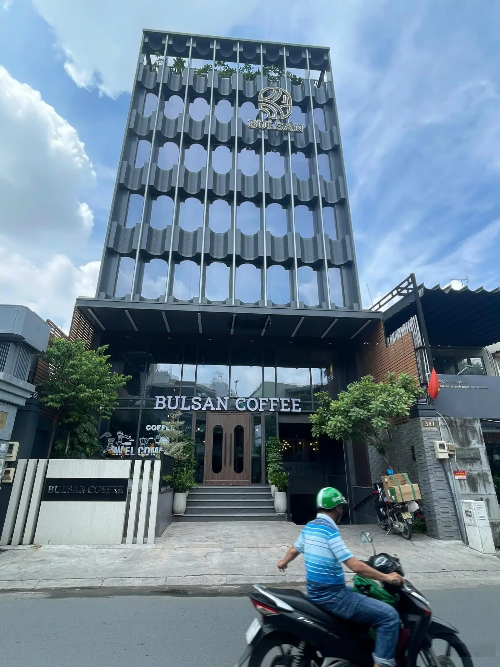 Siêu tòa nhà MT Cộng Hòa, Tân Bình, 8.5x42m, 2 Hầm + 8 Tầng - HĐT: 280 triệu/tháng, giá 79 tỷ