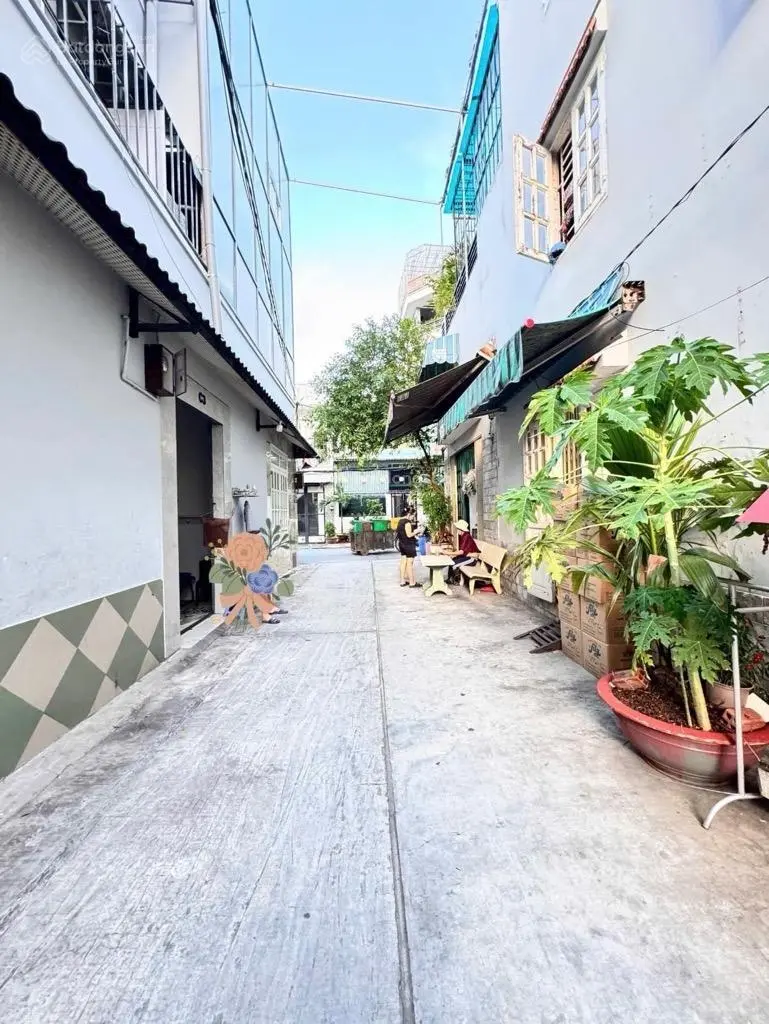 Bán nhà mới 2 tầng 4x8m, giá 3.5ty, ngay lê văn Quới