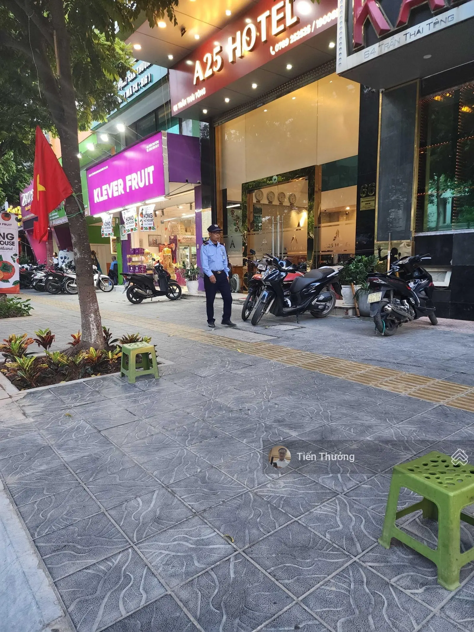 Cần bán! Nhà mặt phố Hồ Tùng Mậu - Cầu Giấy 40m2x4T, MT 5,2m, vỉa hè rộng 6m kinh doanh sầm uất