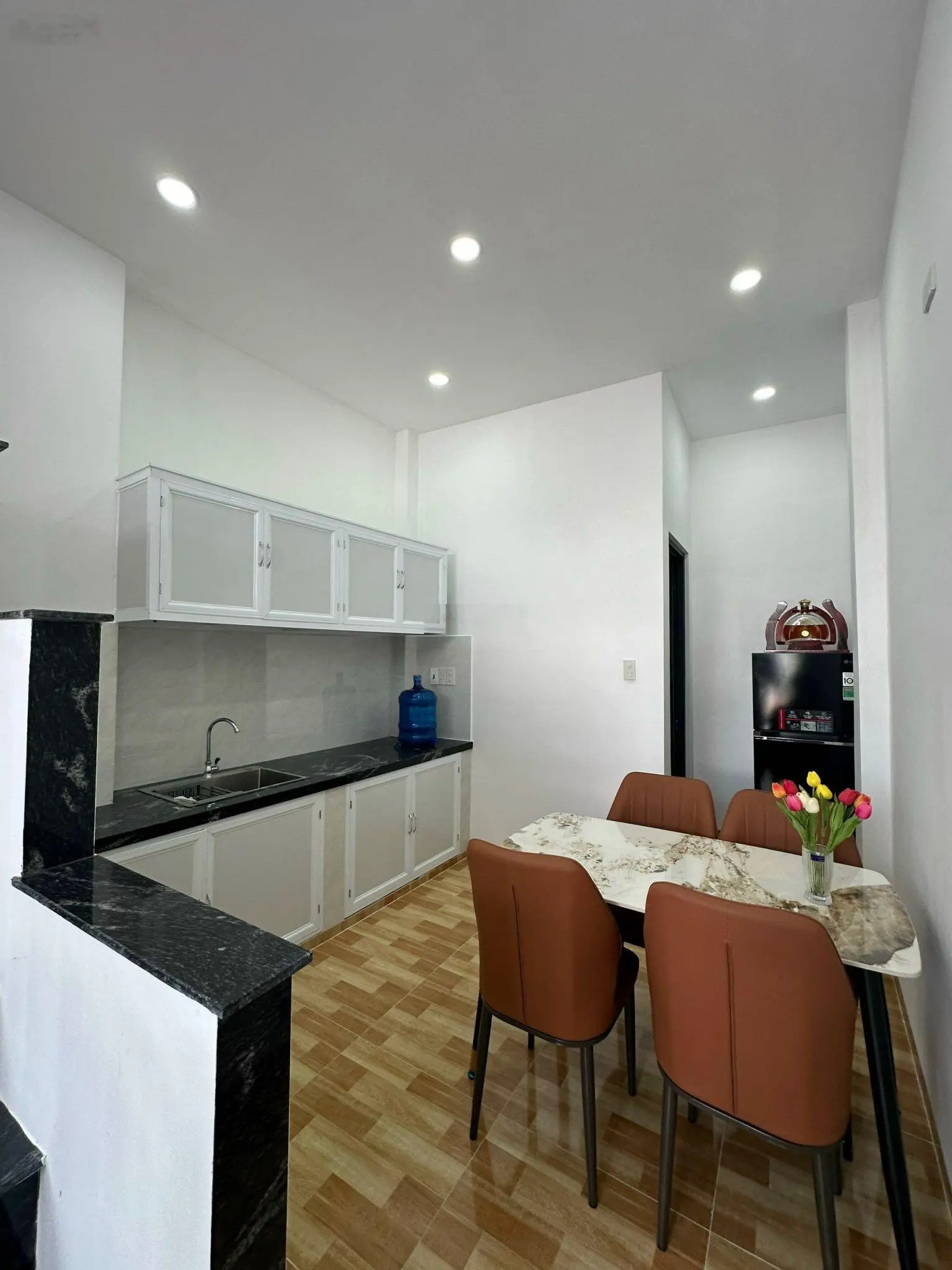 Nhà mới 3 tầng, cạnh biển phường Vĩnh Nguyên, TP Nha Trang