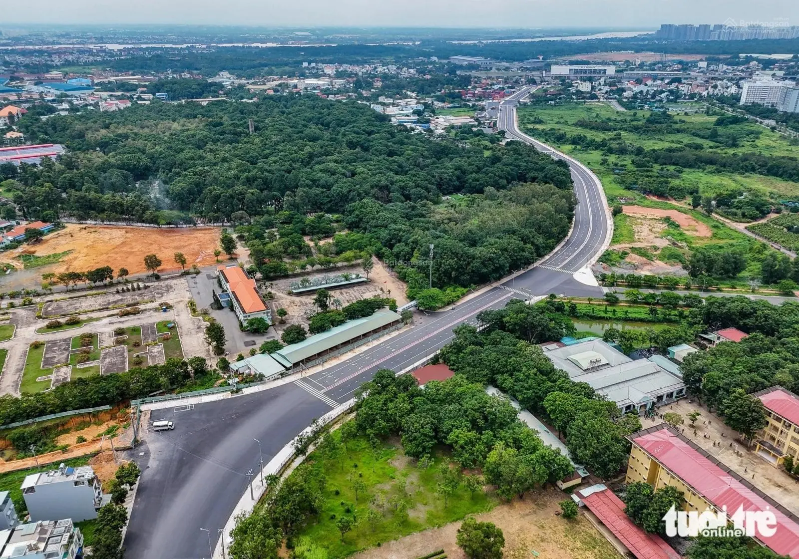 Chủ bán gấp 3 lô đất cách MT Thống Nhất (đường trục chính Đông Tây)15m,sát BXMD mới ngay làng ĐHQG