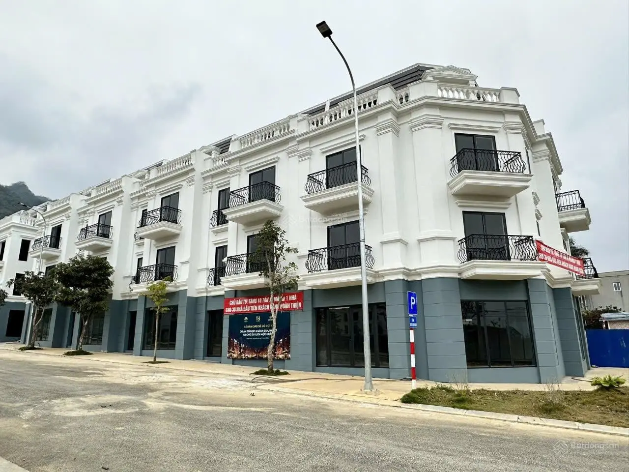 Chính chủ cần bán căn liền kề vị trí đẹp nhất trung tâm thị trấn Mộc Châu giấy tờ pháp lý đầy đủ
