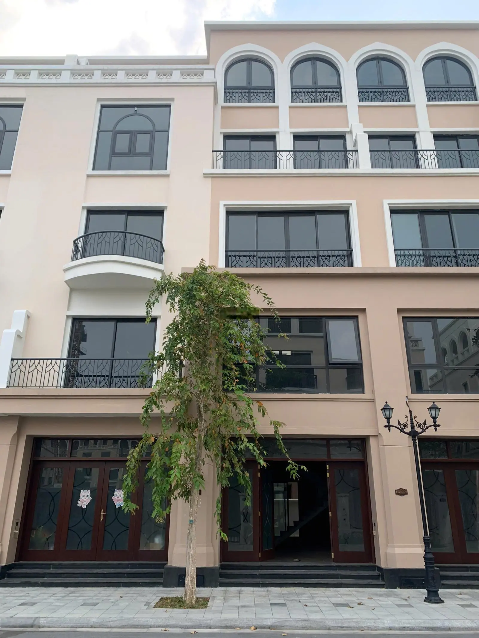 Cần bán căn liền kề 70 m2 đường Cọ Xanh 14 đã có sổ đỏ, đối diện Mega Complex, 8 tòa Masterise