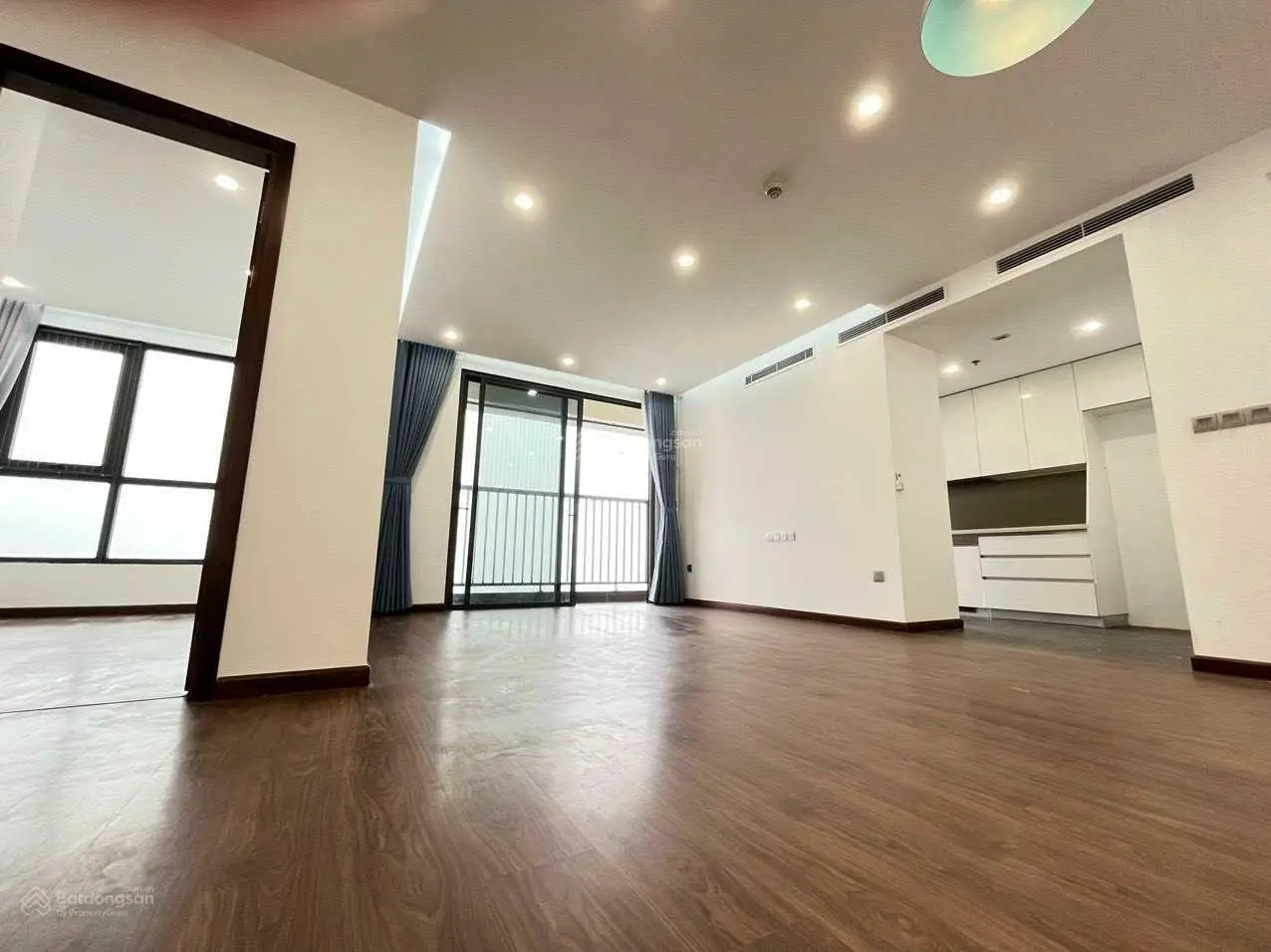 Tôi chính chủ cần bán căn 109m2 tòa M2. Đồ nguyên của CĐT bàn giao giá cả thương lượng trực tiếp
