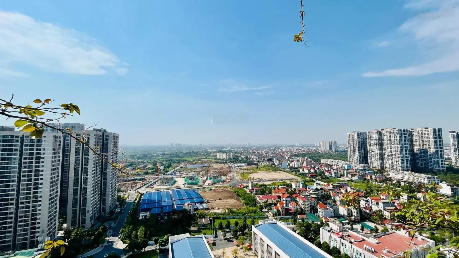 Chính chủ bán căn 2PN2VS căn góc toà S1.08 trung tâm 64m2 đủ nội thất đẹp, gía nhỉnh 3 tỷ, sắn sổ
