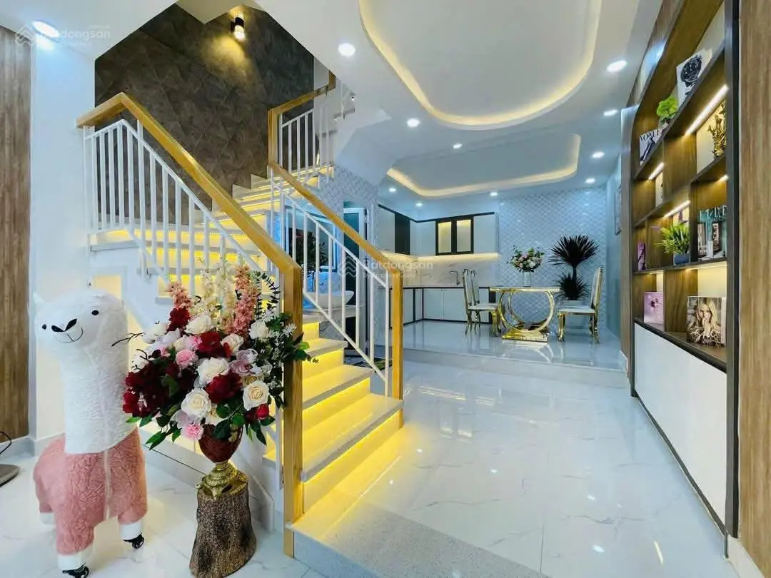 Bán nhà mặt phố, vị trí đắc địa Đ. Vĩnh Khánh - P. 9 - Q. 4, đang cho thuê 30 triệu