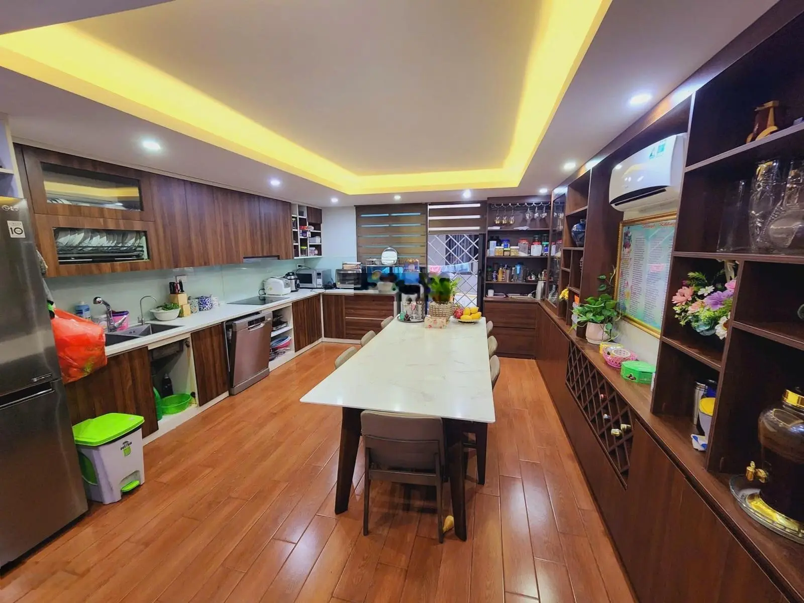 Bán nhà liền kề Vạn Phúc, Hà Đông, kinh doanh, vỉa hè, ô tô tránh, 75m2, 5 tầng, giá 15,5 tỷ.