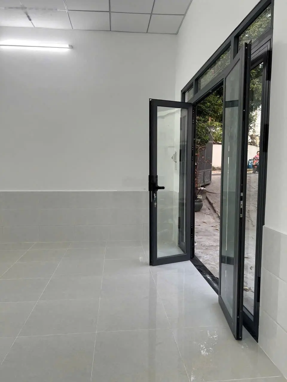 Hạ giá gấp, chính chủ bán nhà góc 2 MT đường 102 - Lã Xuân Oai - phường Tăng Nhơn Phú A Quận 9