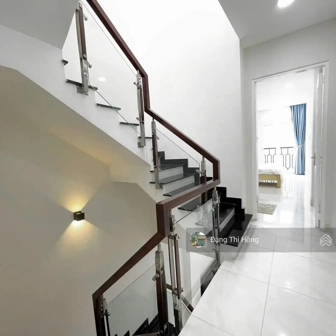 Nhà đường Bà Hom 72m2 cần bán gấp ngay sát bùng binh Phú Lâm, sổ sẵn, đang cho thuê 9tr/th