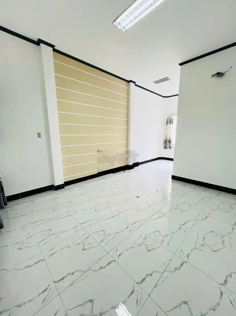 Kẹt tiền bán nhà trệt lầu ngay thị trấn Đức Hòa giá thương lượng mạnh