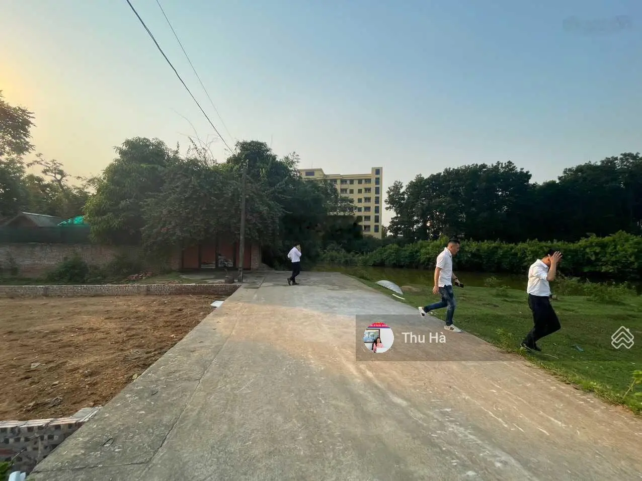 Bán mảnh đất trục chính Đà Gạo, diện tích 120m2, 2 mặt tiền, có thể phân 2 lô