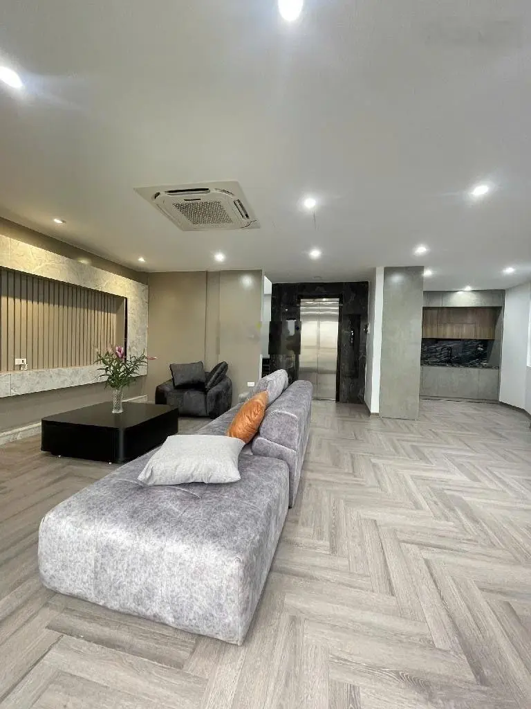 Bán nhà Phúc Đồng mới tinh 56m2 6tầng thang máy,mặt tiền rộng 6m,mặt đường 15m,2 ô tô ngủ trong nhà