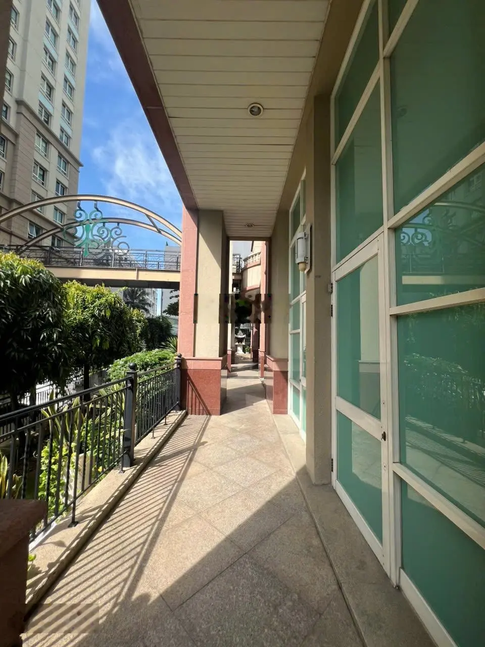 Bán shophouse the manor 3 mặt tiền 150m2 thiết kế hiện đại KD đa ngành 17.8 tỷ LH 0932-190-599