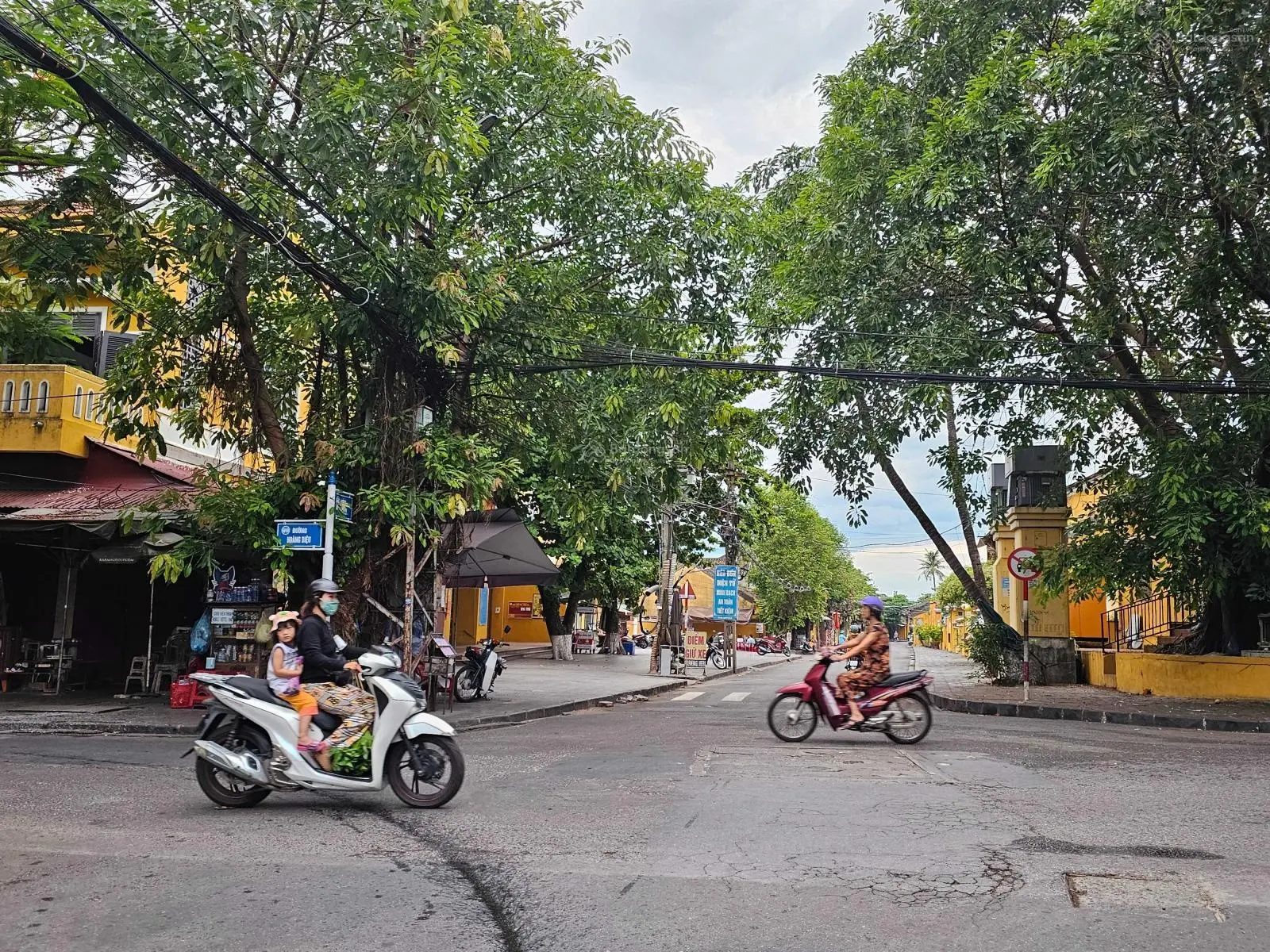 Bán căn nhà phố cổ mặt tiền đường Nguyễn Duy Hiệu, trung tâm Phố cổ Hội An. Căn nhà phố cổ Hội An