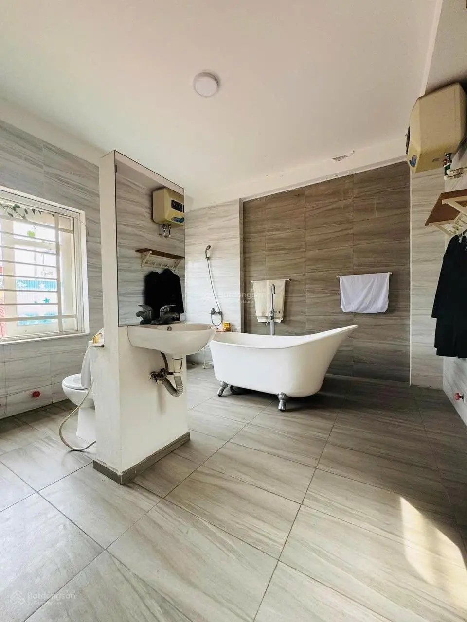 Bán nhà Võ Thị Sáu, Hai Bà Trưng. DT 91m2 4tầng mặt tiền 6,2m. Giá: 25.2 tỷ. LH 0383 426 ***