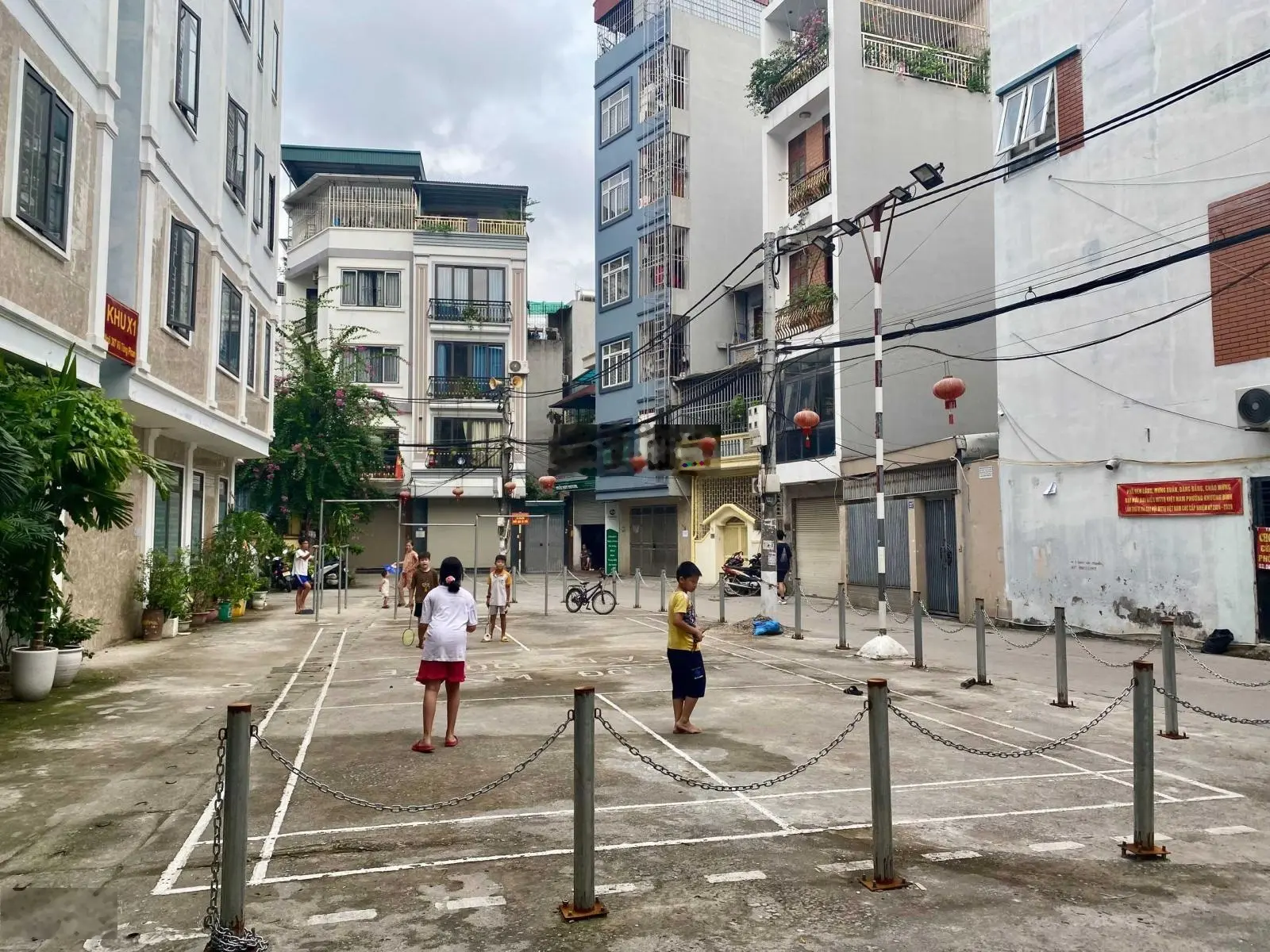 Cần bán nhà 42m2, MT 3,3m, 4 tầng, ngõ Vũ Tông Phan, phân lô ô tô tránh, cho thuê 17tr/th, 8,5 tỷ