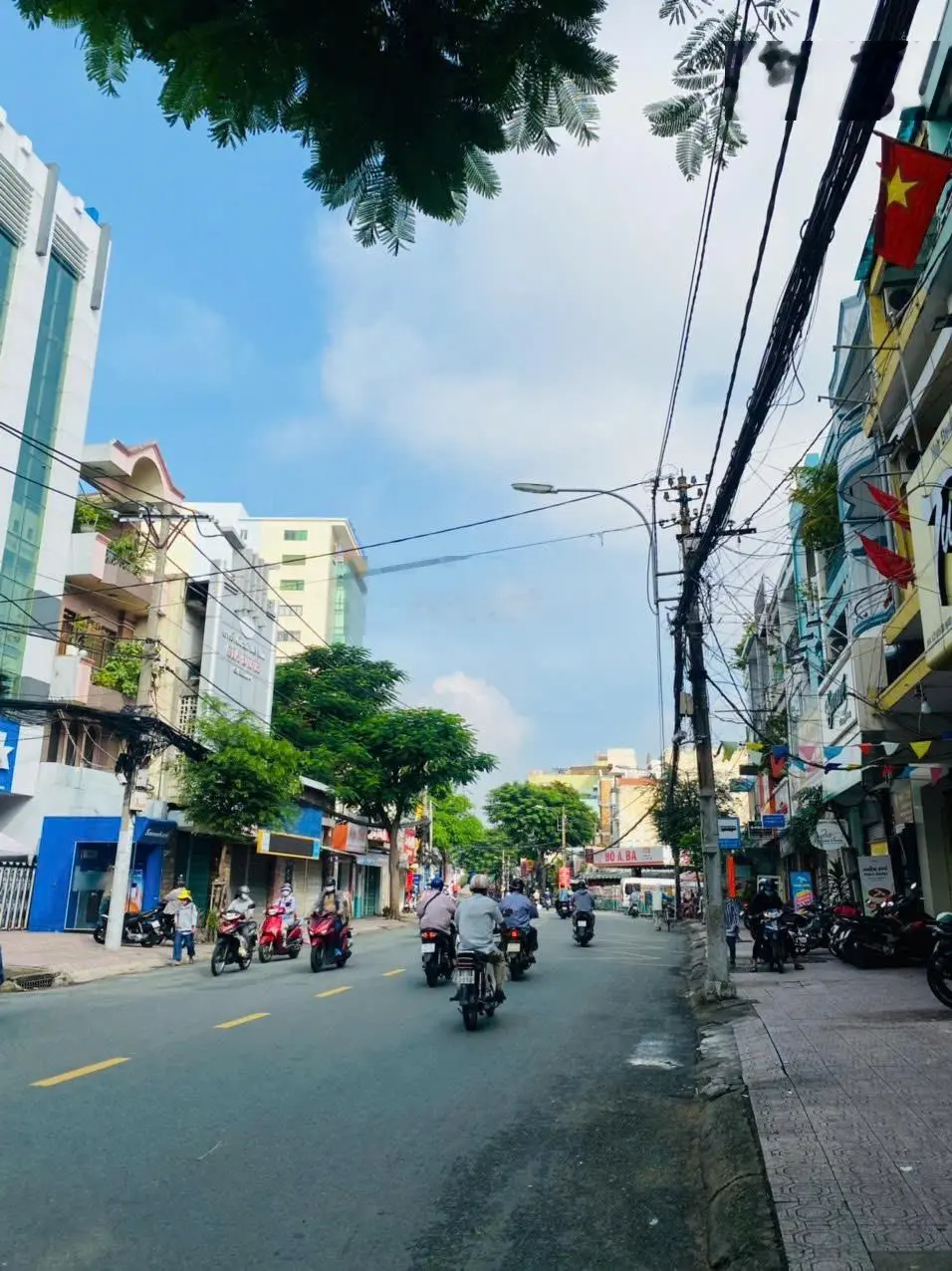 Cần bán nhà mặt tiền Lê Quang Định, P14, Bình Thạnh, DT 4,7x26m, giá bán 20,8 tỷ bớt lộc