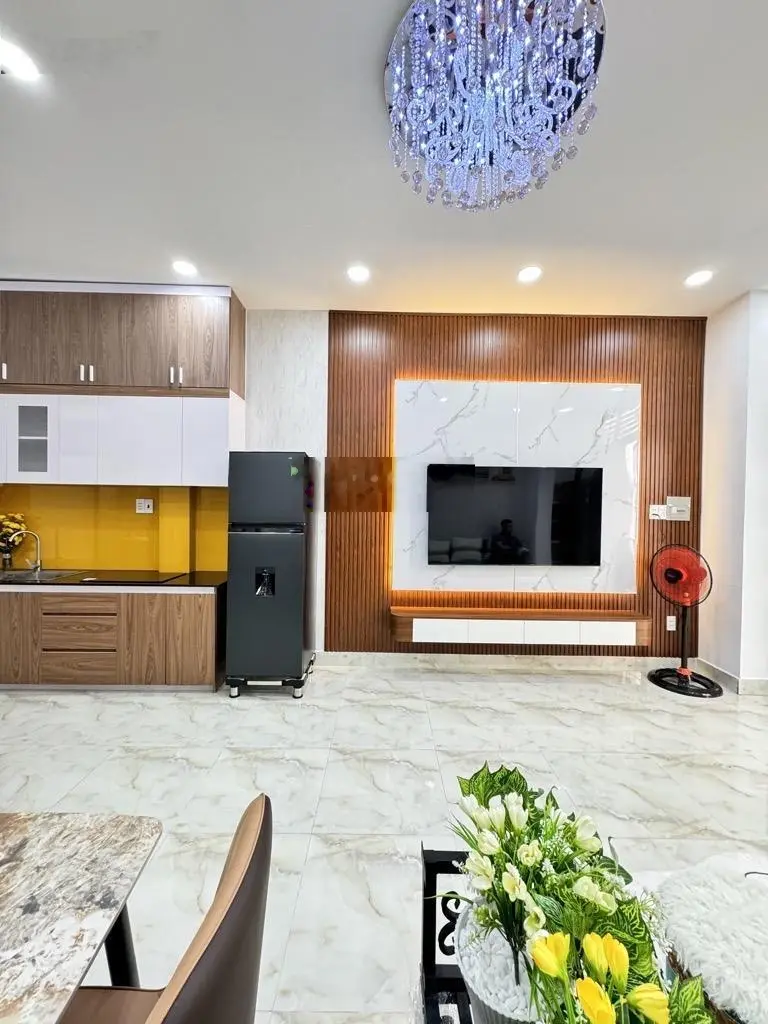 1 căn duy nhất 6 Tỷ , Nhà Mới 3 Tầng. Full Nội thất cao cấp. Hẻm 5m Huỳnh Văn Bánh PN