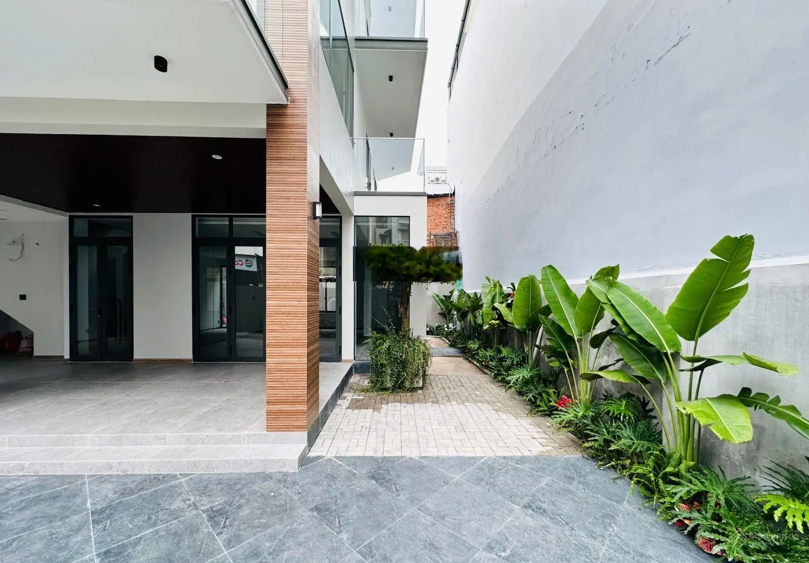 (Mới Nhất) Bán nhà Mặt Tiền Lê Trung Nghĩa,(6.5x26m) siêu đẹp. Kế Lotte Cộng Hoà, Giá 35,5 tỷ