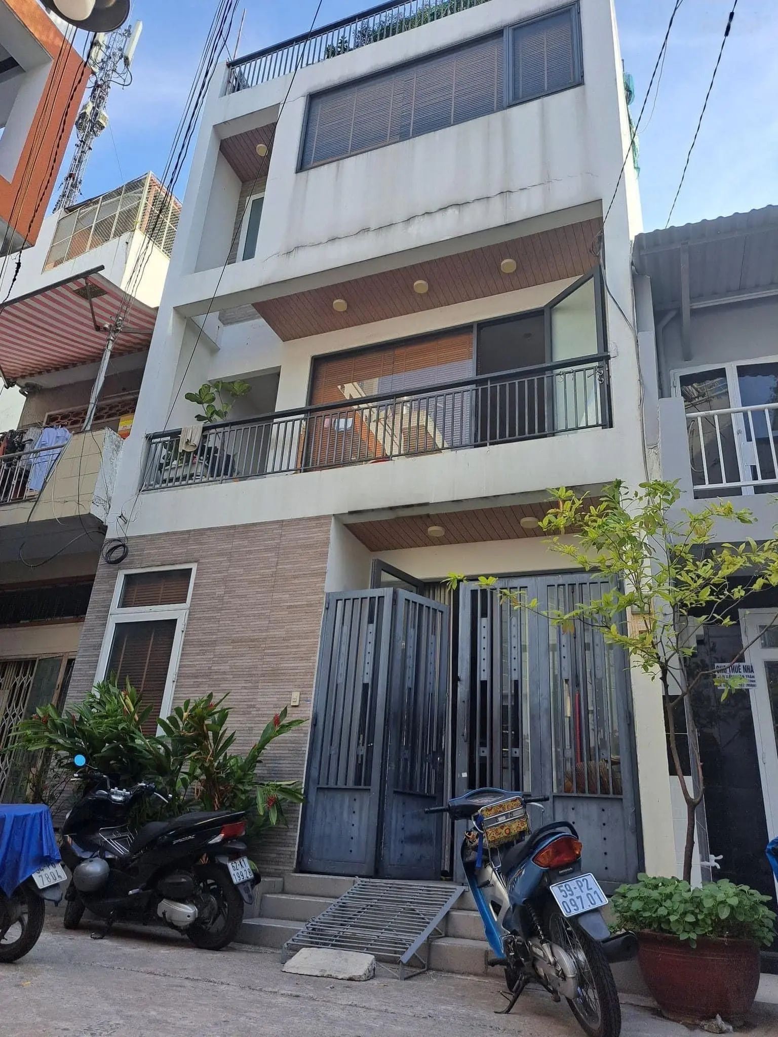 Vị trí trung tâm chợ Bàn Cờ, P3, Quận 3, 2 tầng. Gía bán 3 Tỷ 6 - DT 5,1x10m, xe hơi ngủ trong nhà