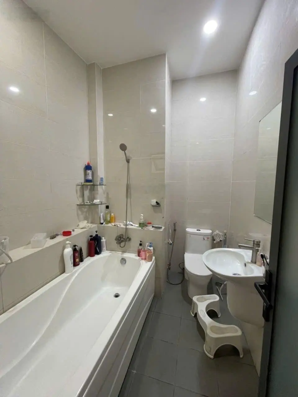 Cạnh KDC Nam Long mặt tiền 5m 4 tầng chủ tâm huyết tặng toàn bộ nội thất