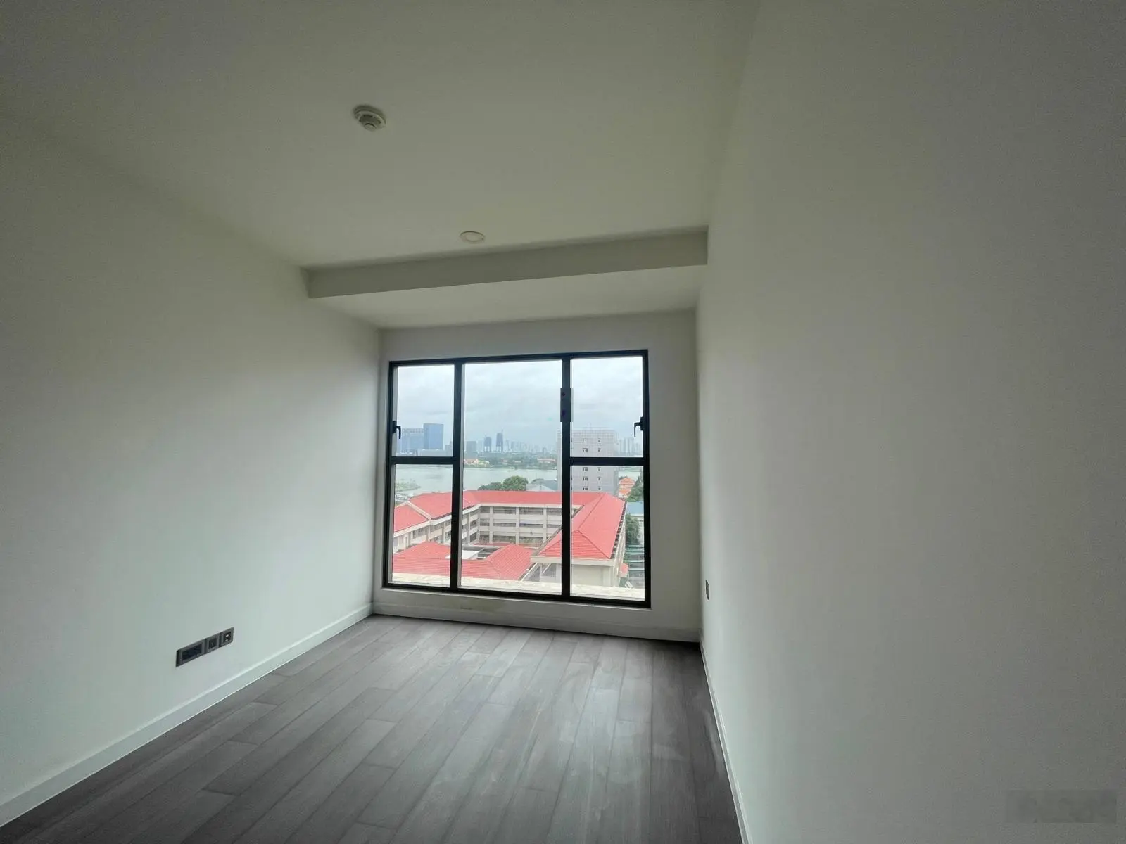 Cần bán lỗ căn góc Saigon Royal 115m2 quận 4 nhà đẹp view Thủ Thiêm. LH: 0909 024 ***