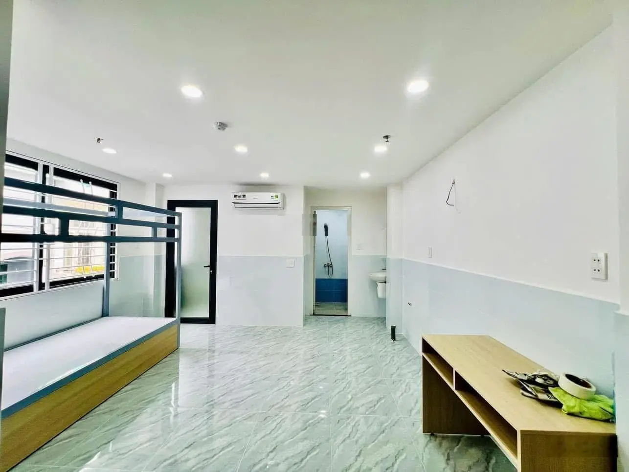 Nhà 2 mặt tiền hẻm xe hơi có hầm 20p(có thể KD CHDV) 5x27m Dương Quảng Hàm P5 ngay DH Văn Lang