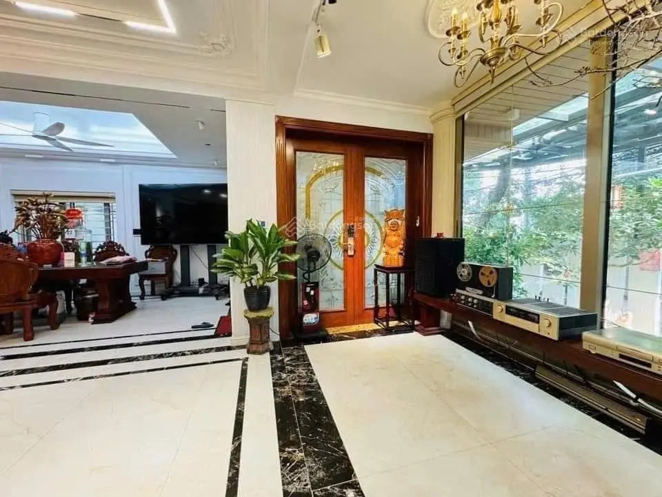 Biệt phủ sân vườn sát Ngoại Giao Đoàn Hầm để xe oto, hồ cá _ 110m2 26.7 tỷ